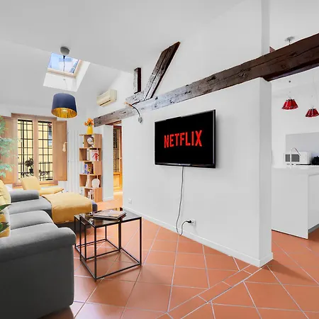 Apartment Bright Design House In The Heart Of