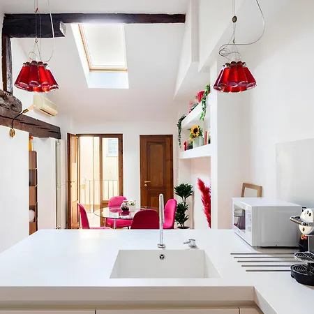 Bright Design House In The Heart Of Apartment Bologna